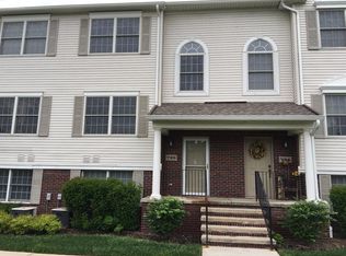 726 Eagle Dr, Fenton, MI 48430