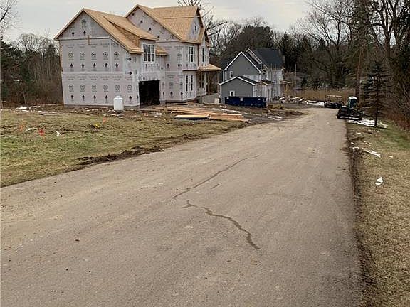 3rd image of 9 Claireon Woods Dr