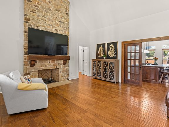 3rd image of 1275 Heather Way
