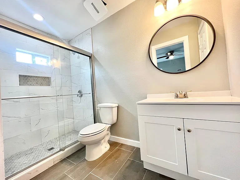 2035 Waverly Ave — Photo 9