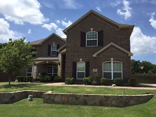 1st image of 609 Oakmont Ct