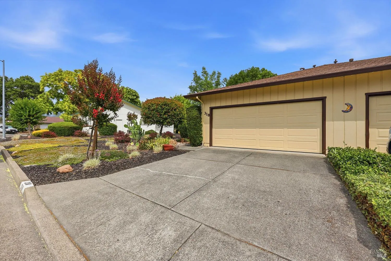 318 Twin Lakes Drive - Photo 2