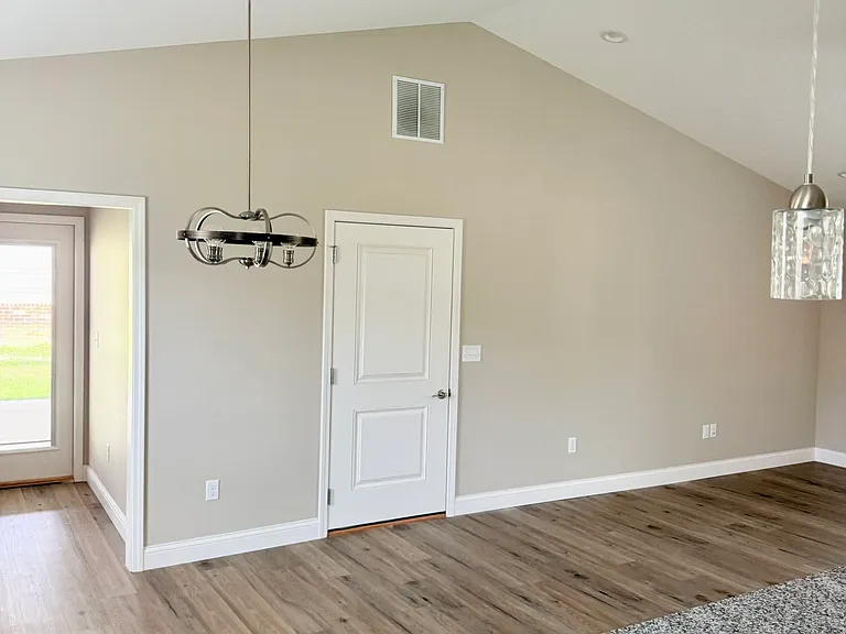 249 Oak Grove Cir — Photo 9