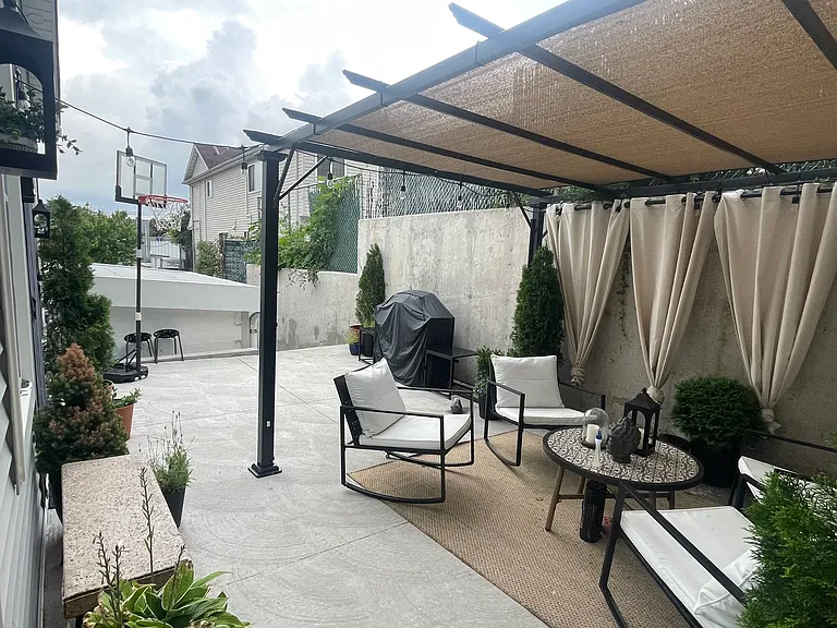 290 Clifton Ave — Photo 9
