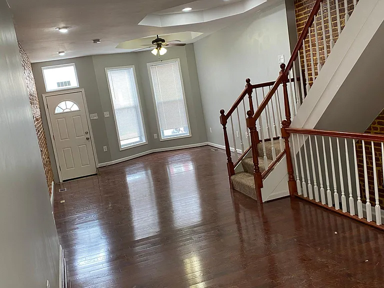 1827 W Fayette St — Photo 13