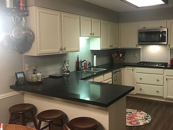 Updated large eat-in kitchen