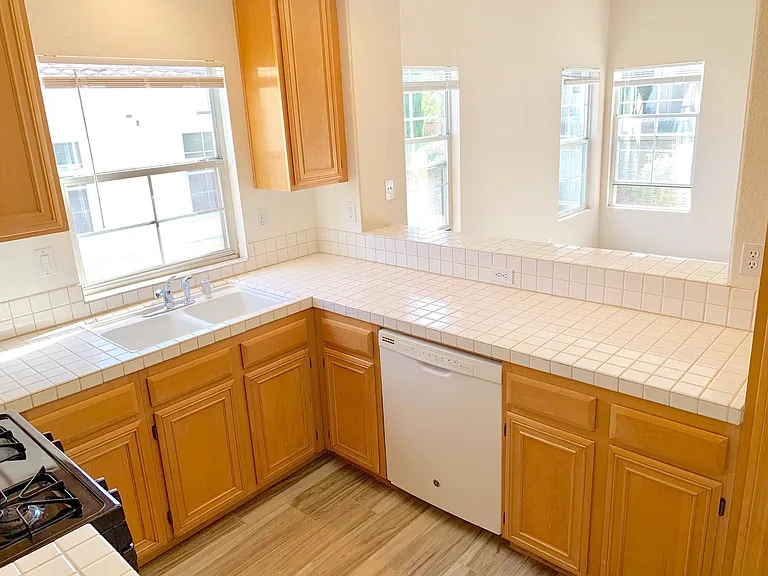 1014 S Rossano Way — Photo 6