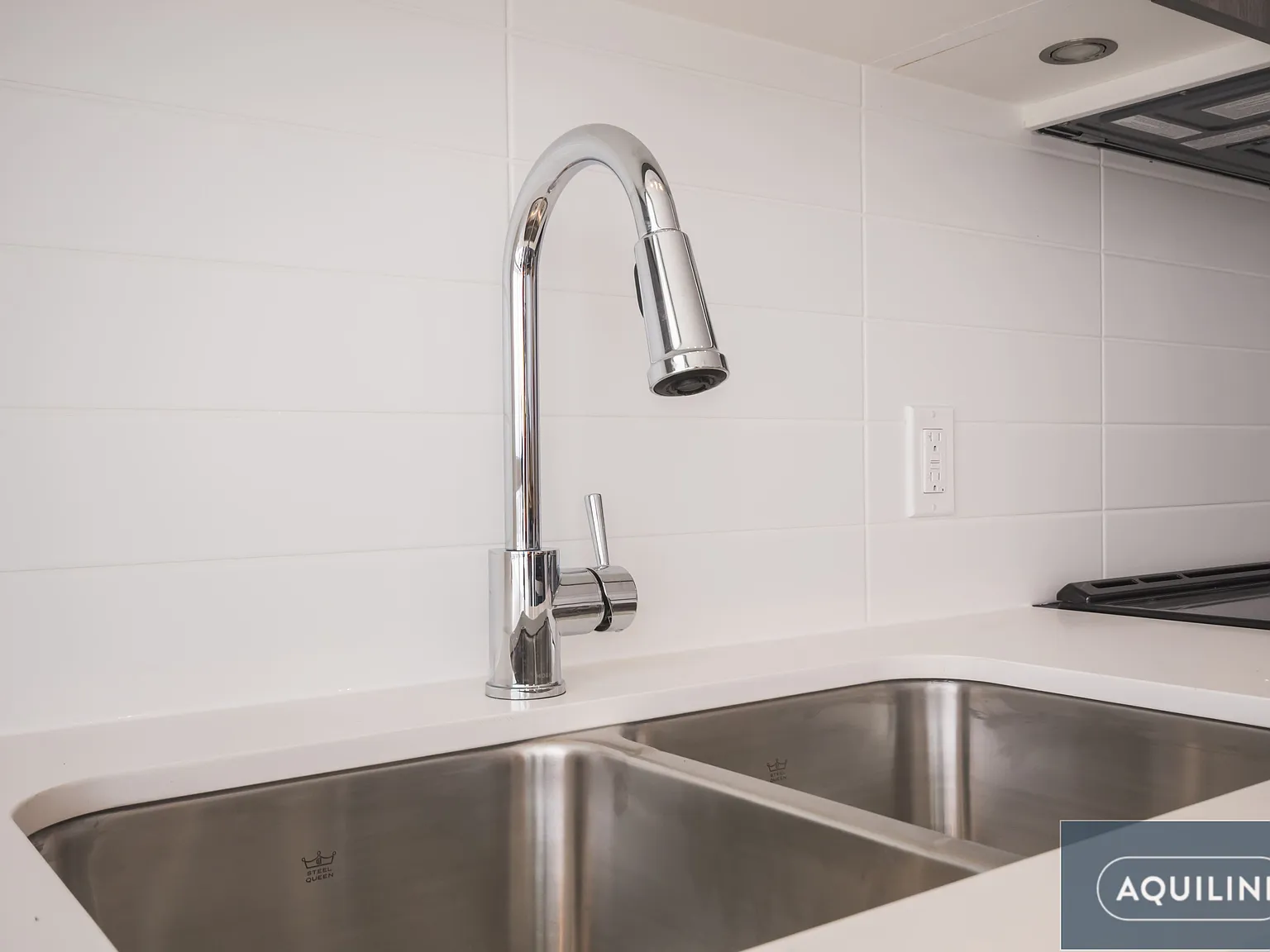 Aquilini Centre South - 704 — Photo 4