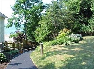 9422 Headlands Rd, Mentor, OH 44060