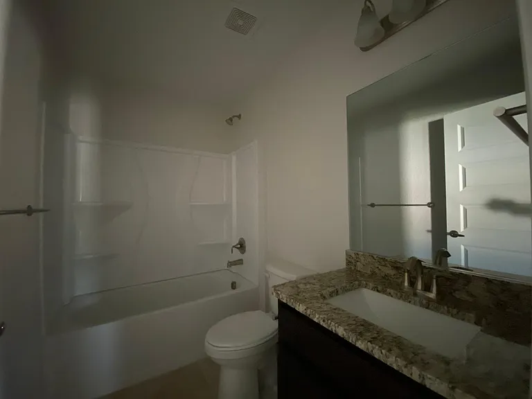 564 NW Oakmont Way — Photo 9