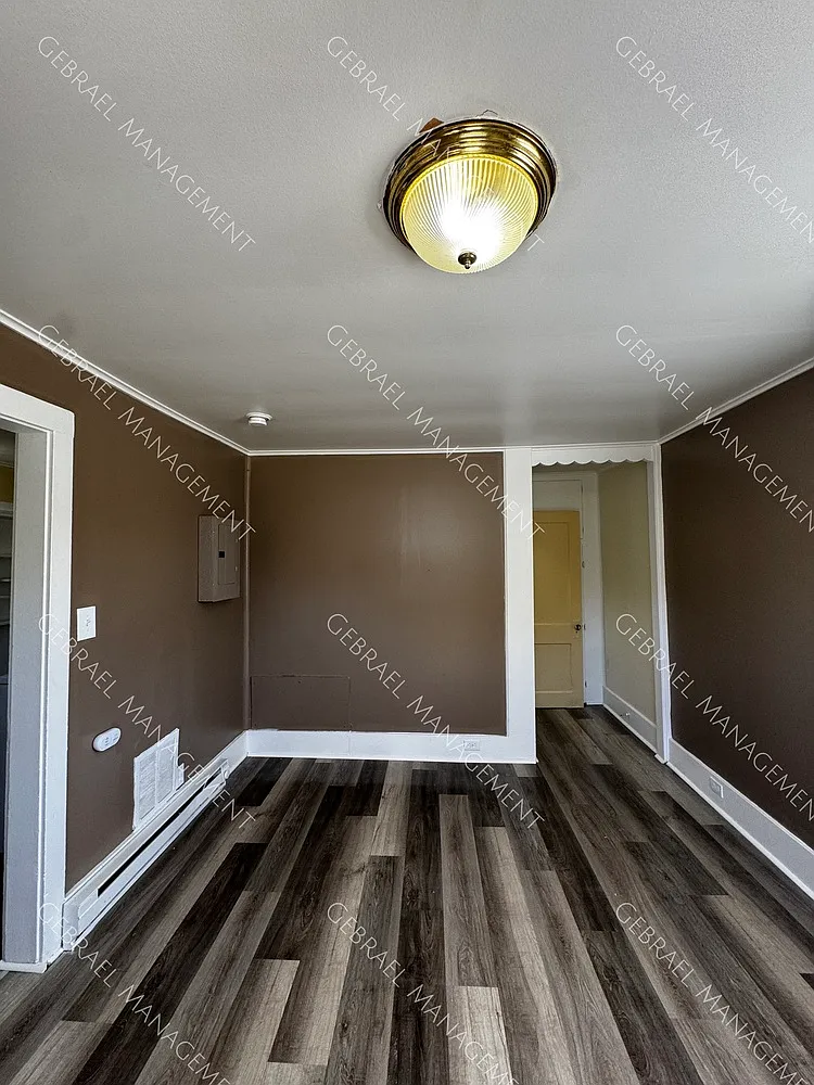 921 Ames St. NEW — Photo 4