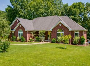 1237 Loop Dr, Pleasant View, TN 37146
