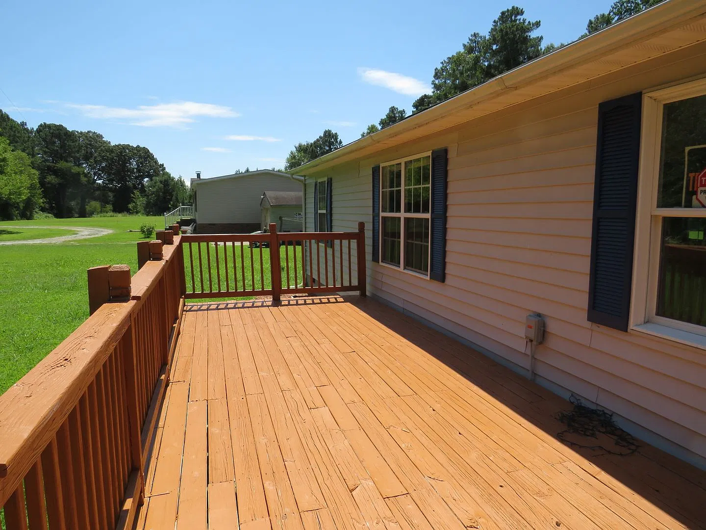 3 Bedroom 2 Bath home on 1 acre — Photo 3