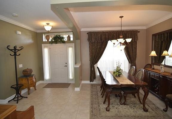 Dining Room / Foyer