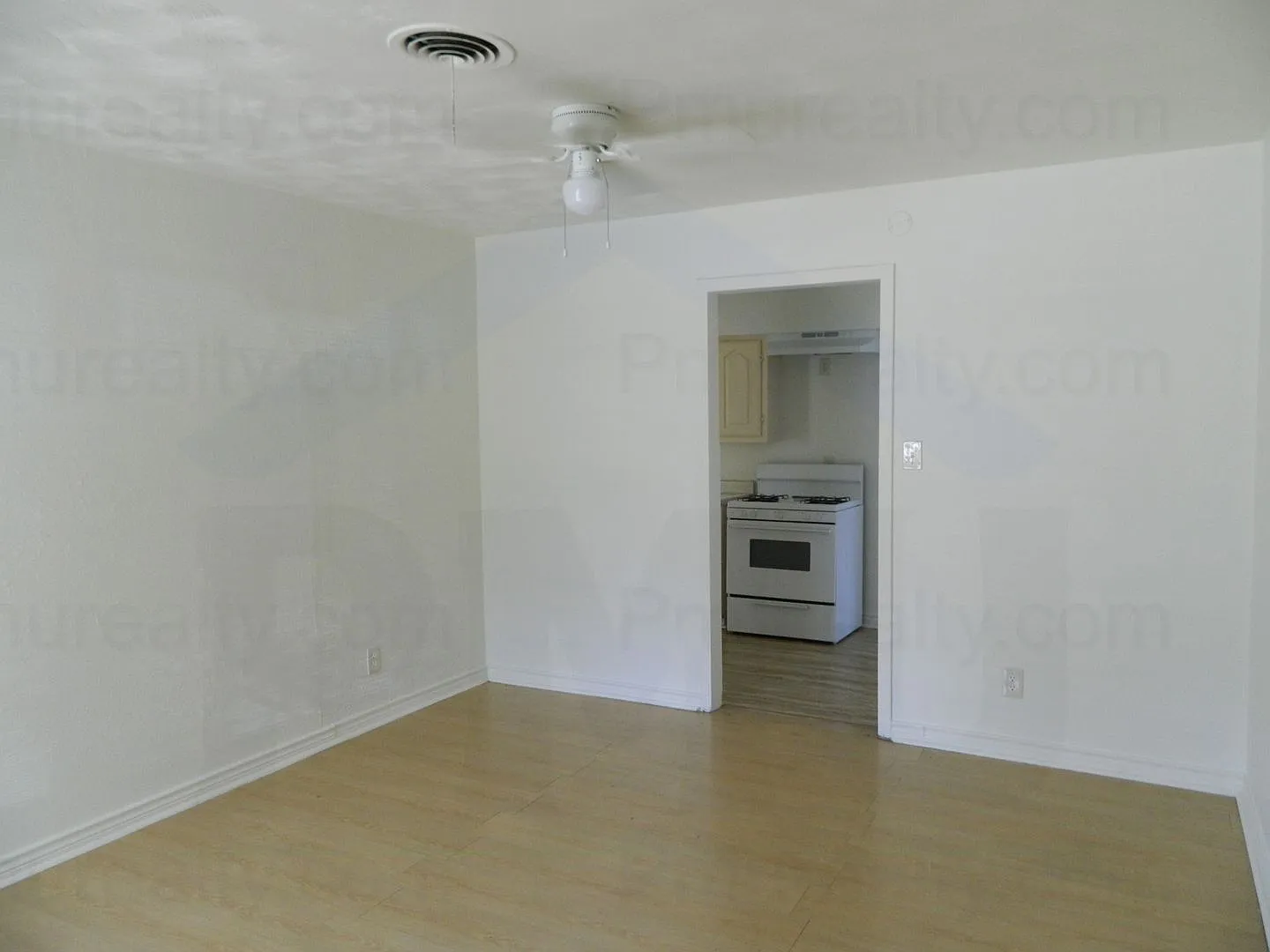 Move In Special $500 Off On The First Month's Rent! Coming Soon! Classic 4-Bed, 1.75-Bath Brick H... — Photo 3