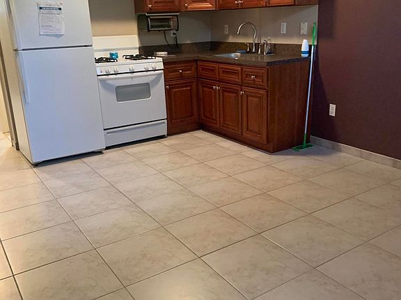 4th image of 45 Perona Ln