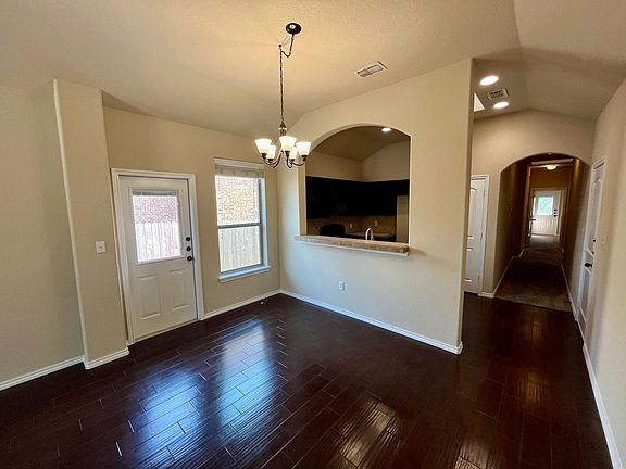 4th image of 606 Creekside Cir