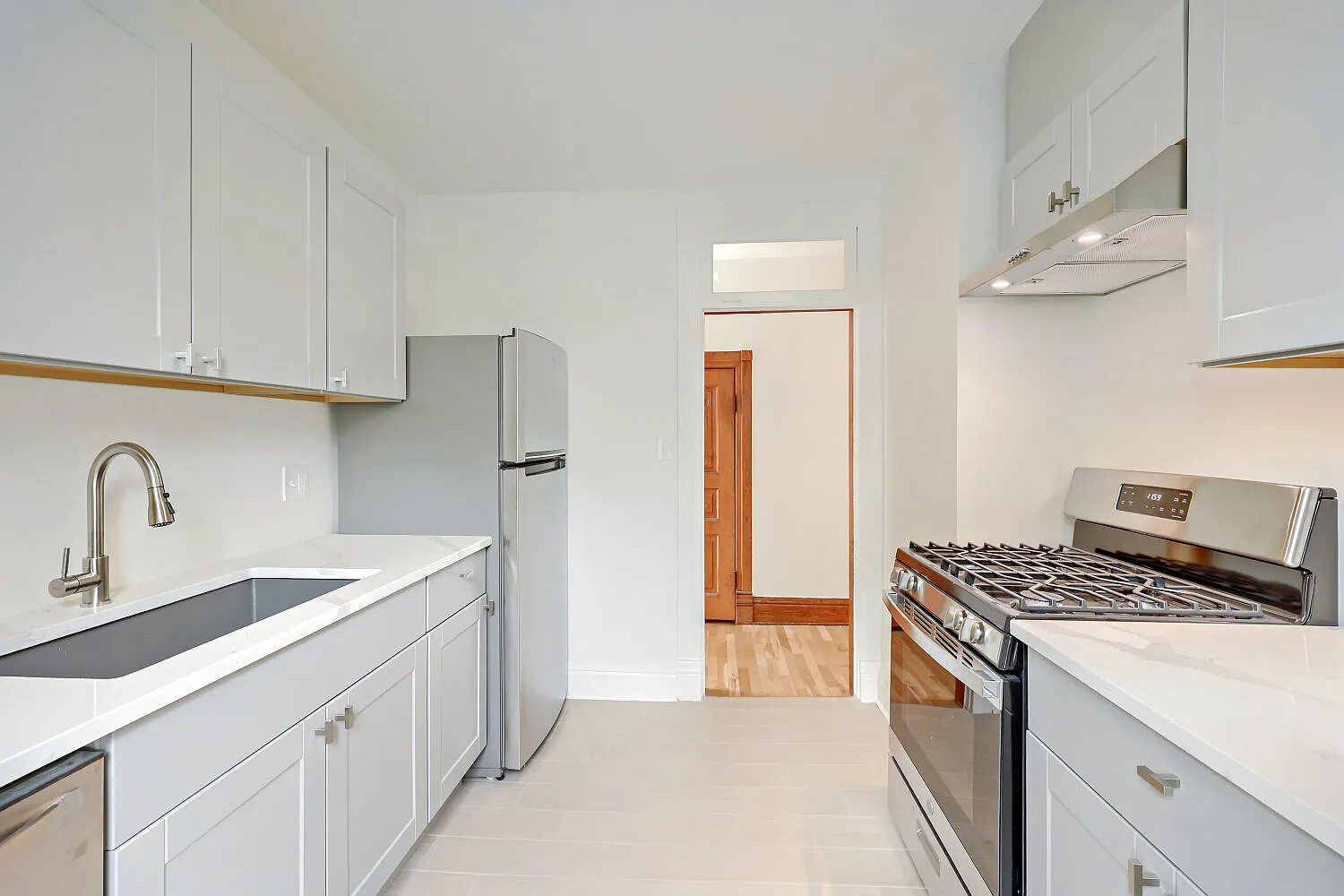 2 bed, 1000 sqft, $3,200 — Photo 4