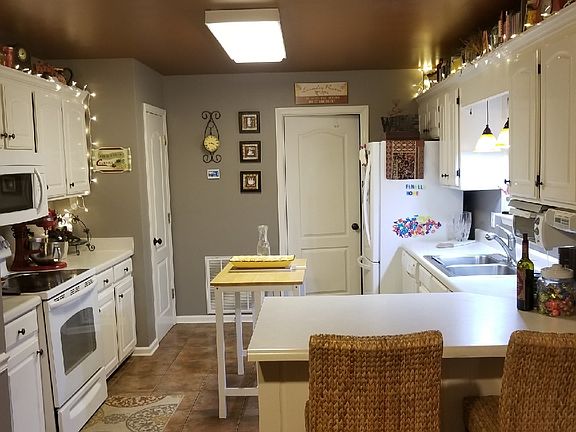 5th image of 327 Braxton Dr