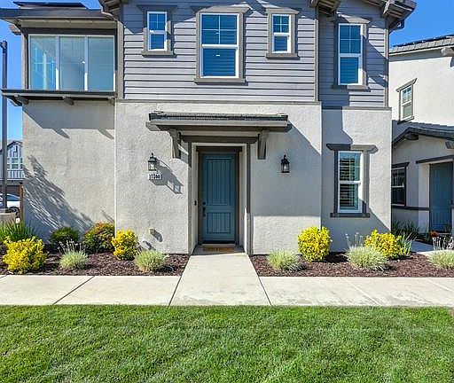 2nd image of 17500 Beachwood Rd