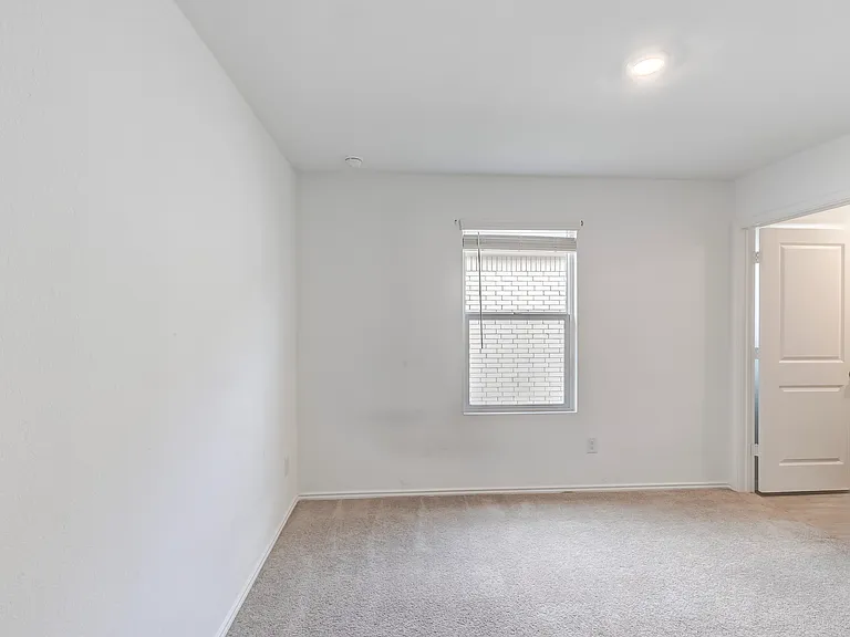 591 Avre Loop — Photo 26