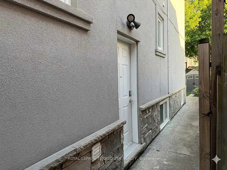 475 Woodbine Ave #2 — Photo 6