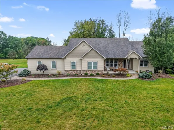 4810 Appaloosa Trl, Clay, NY 13041