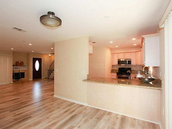 5th image of 1445 W 224th St Unit 12