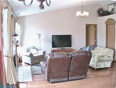 3rd image of 551 Poppy Ln