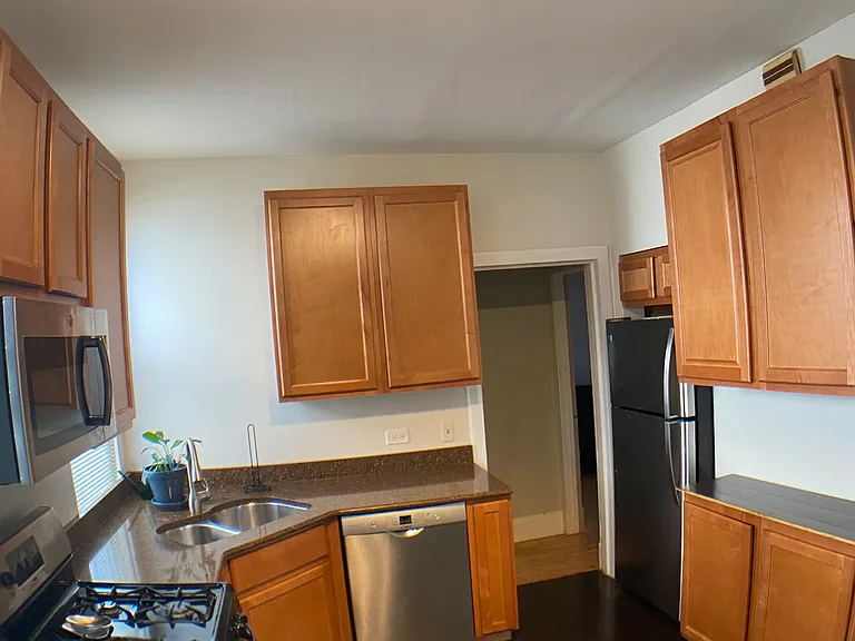 9811 S Vanderpoel Ave — Photo 5