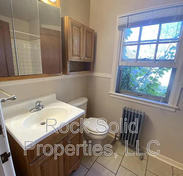 607 E 22nd St — Photo 14
