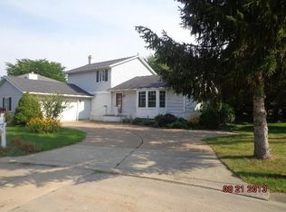 614 W Stoneplace Dr, Sandusky, OH 44870