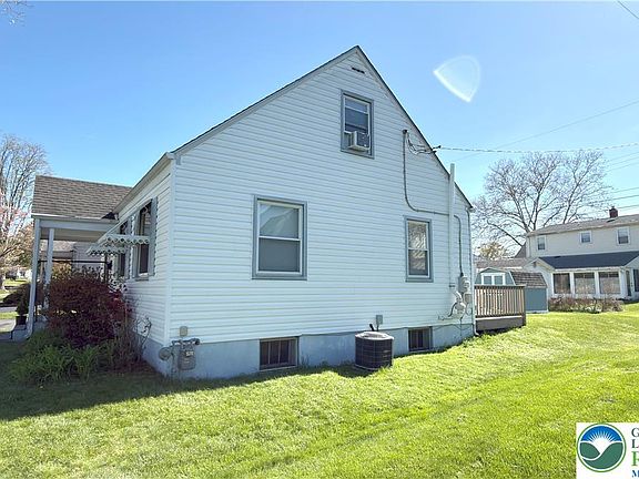 3rd image of 462 Maple Rd
