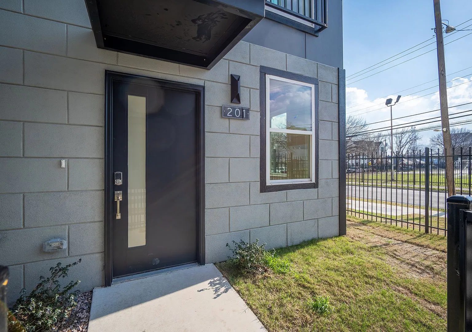 1614 North Fitzhugh Avenue — Photo 1