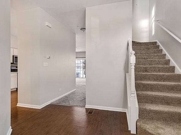 3rd image of 716 Stuarts Dr