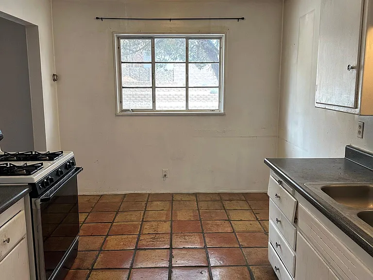 415 Mulberry St NE — Photo 3