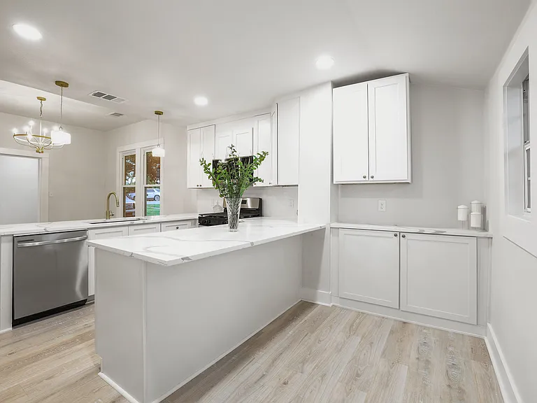 431 E Hull St — Photo 11