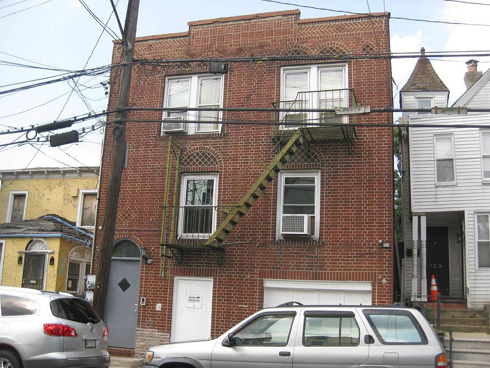 2nd image of 721 E 224th St