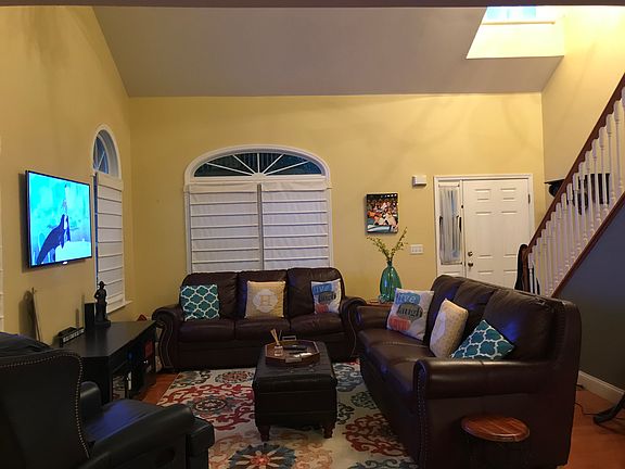 Open concept/vaulted ceiling