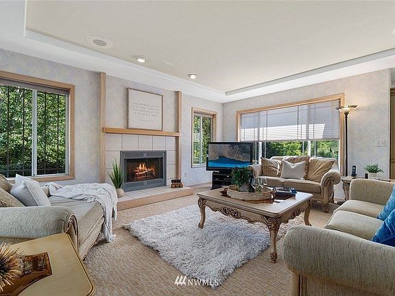 4th image of 5208 Holly Ct NE