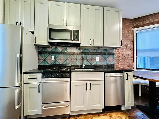 Rented by Metropolitan Property Group | media 12