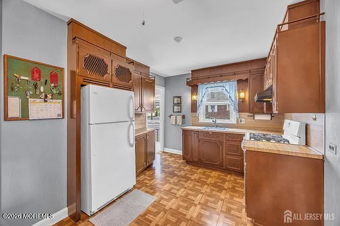 143 Safran Ave — Photo 12