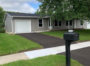 1511 Oak Ln, Sycamore, IL 60178