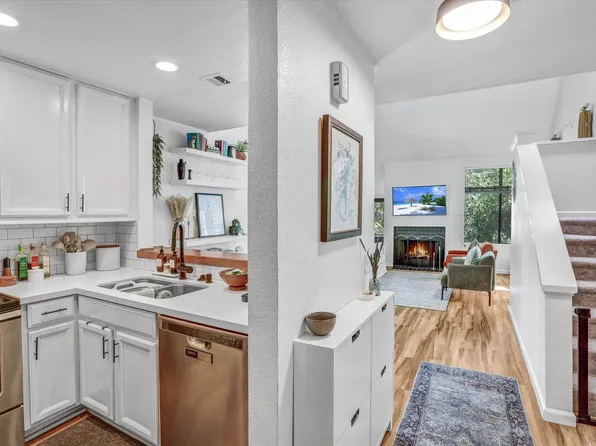 2210 River Run Dr Unit 63, San Diego, CA 92108
