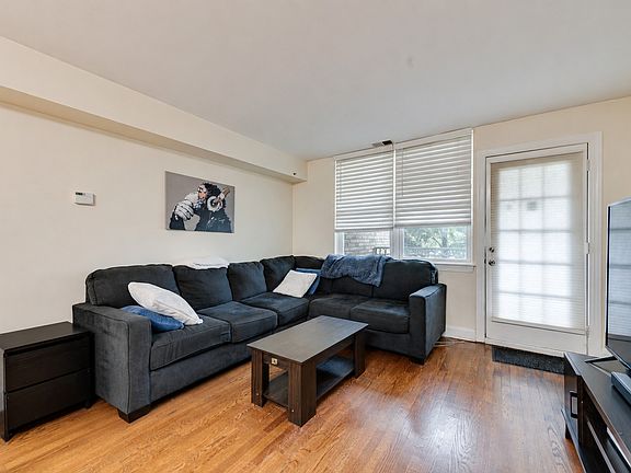 3rd image of 2501 W Touhy Ave APT 203