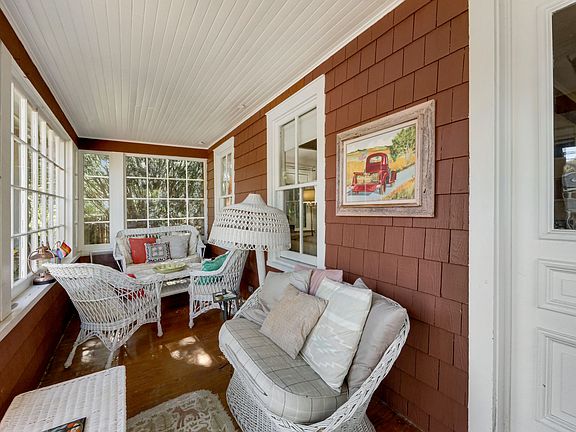 5th image of 209 Sunset Ave