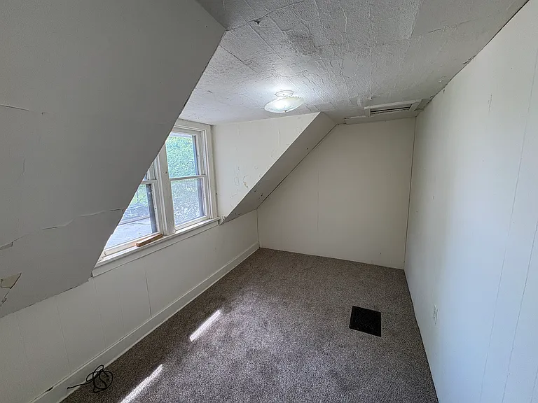 1809 6th St E — Photo 11