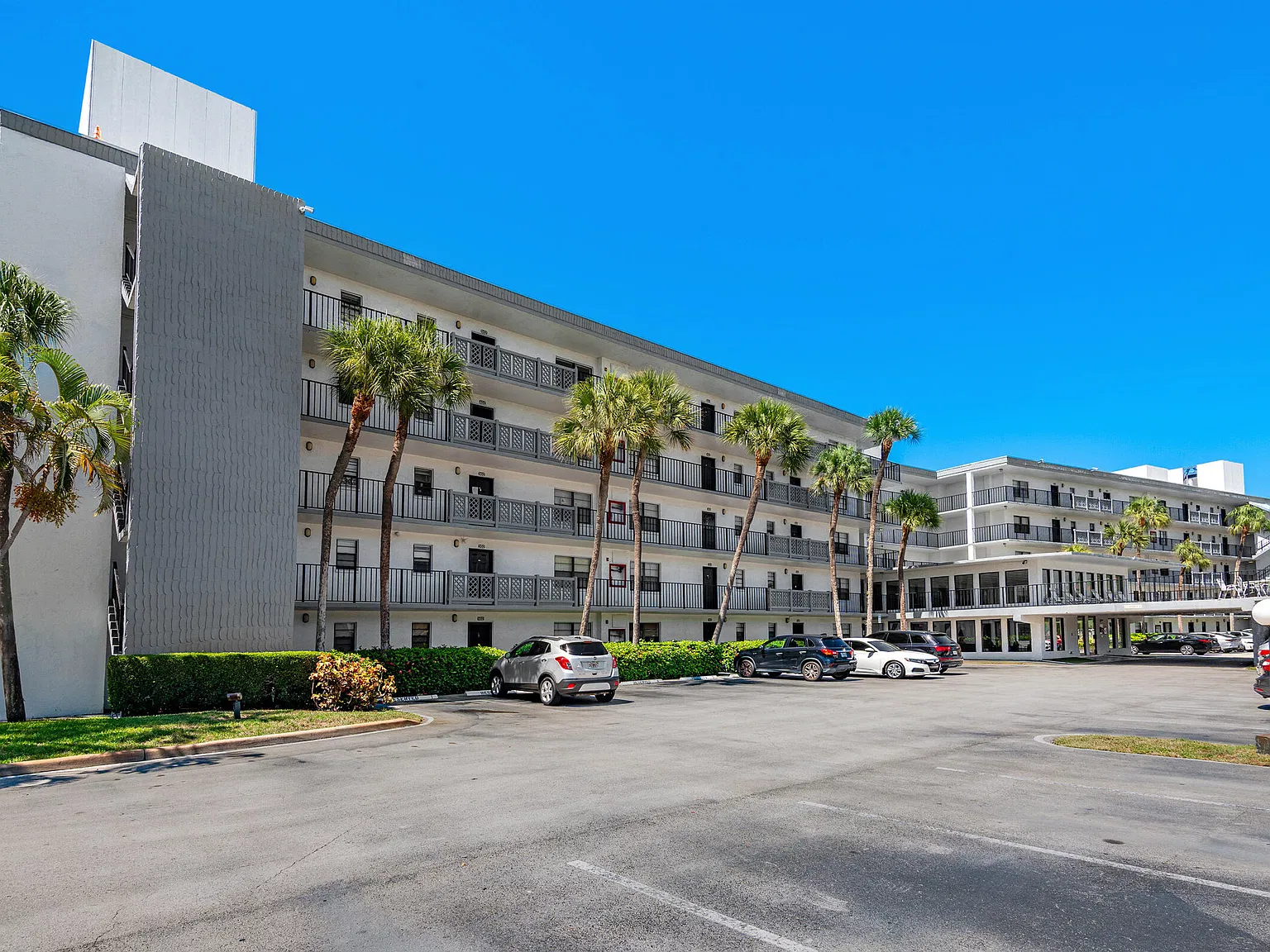 2 bed, 2.0 bath, 900 sqft, $2,300 — Photo 4