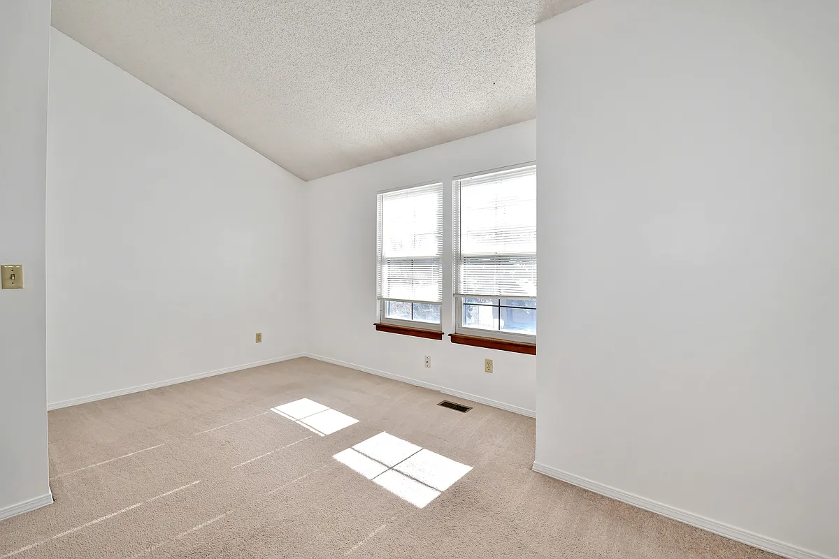 Building Photo - 6615 Warbler Ln