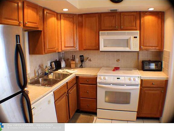 4th image of 3250 N Palm Aire Dr APT 503